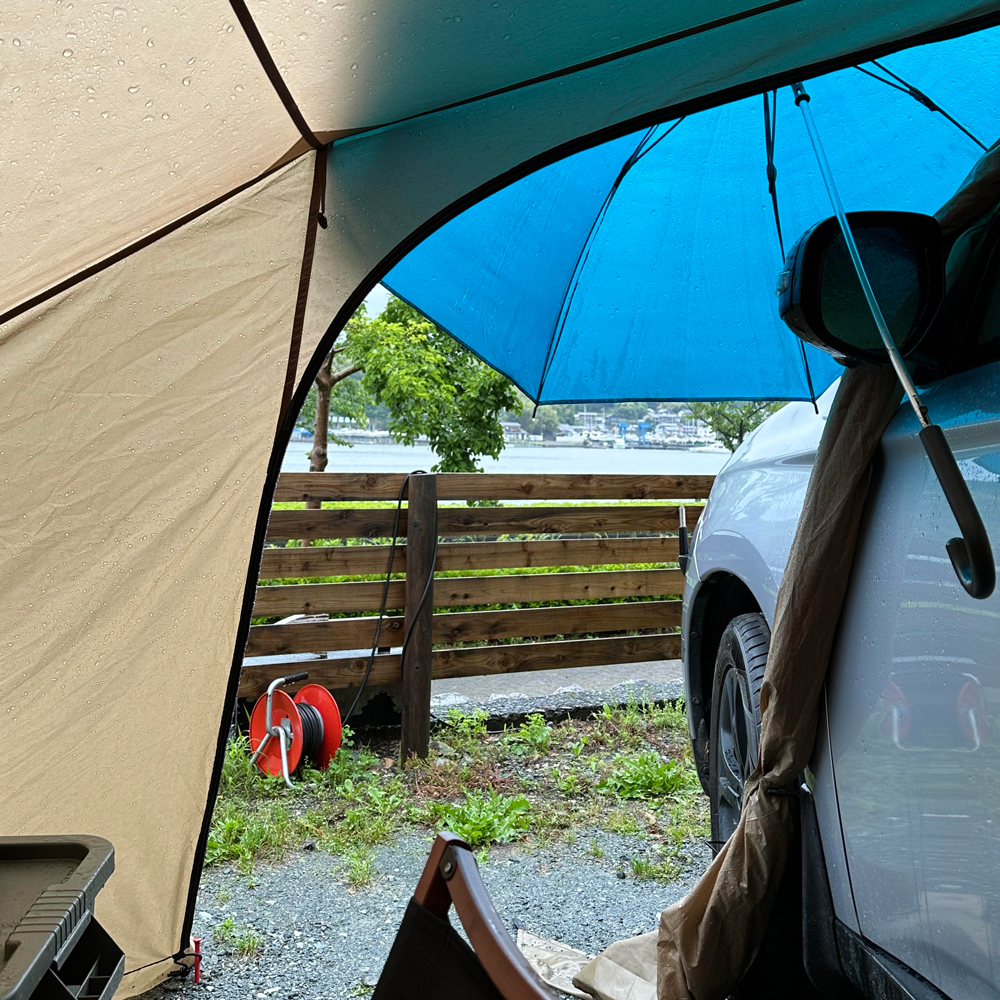 梅雨時期ならではの雨キャンプ！ | one FRIT CAMP FIELDは浜松市舘山寺にある「浜名湖」に接するオートキャンプ場